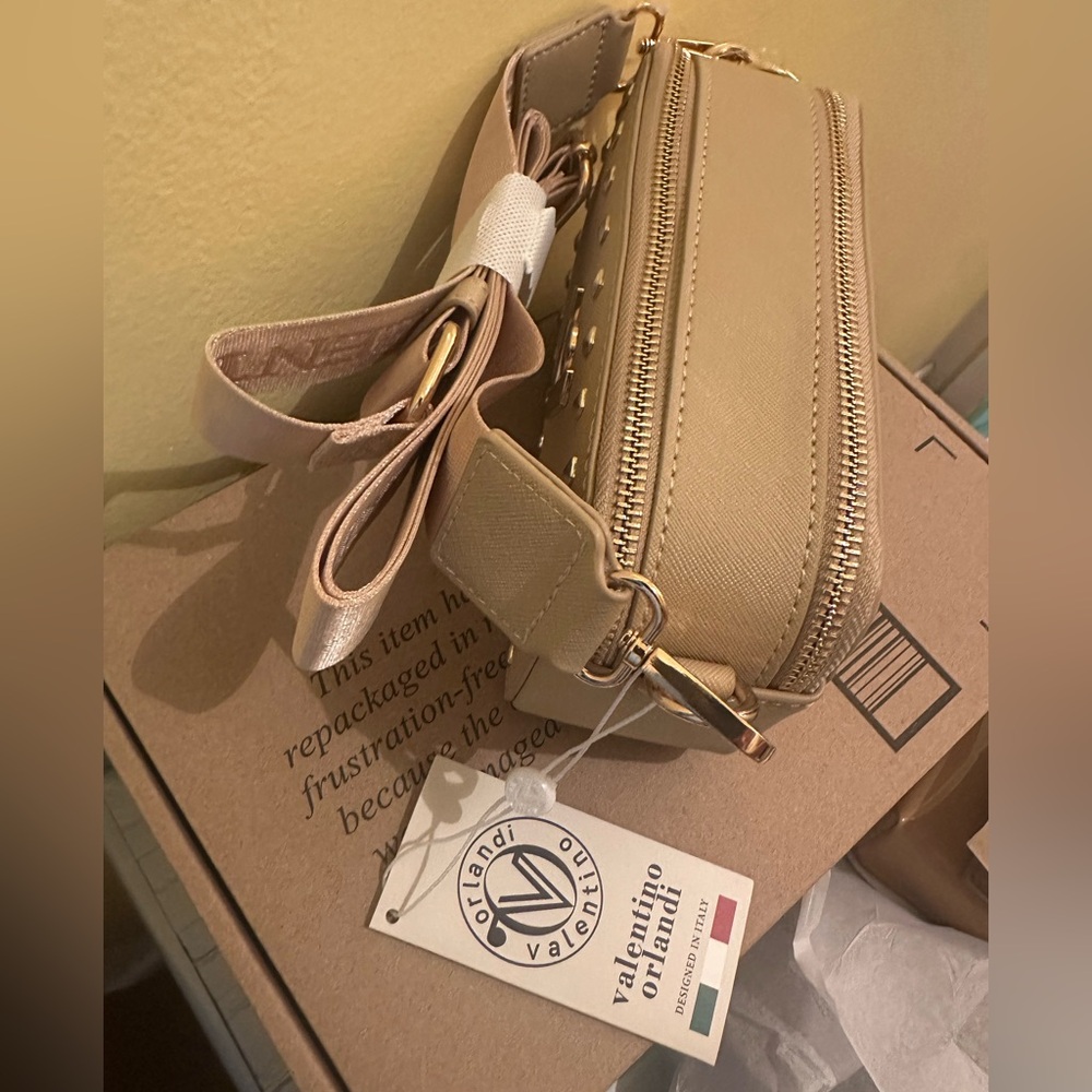 Valentino purse NWT COLOR beige beautiful $159MSRP - Picture 3 of 4